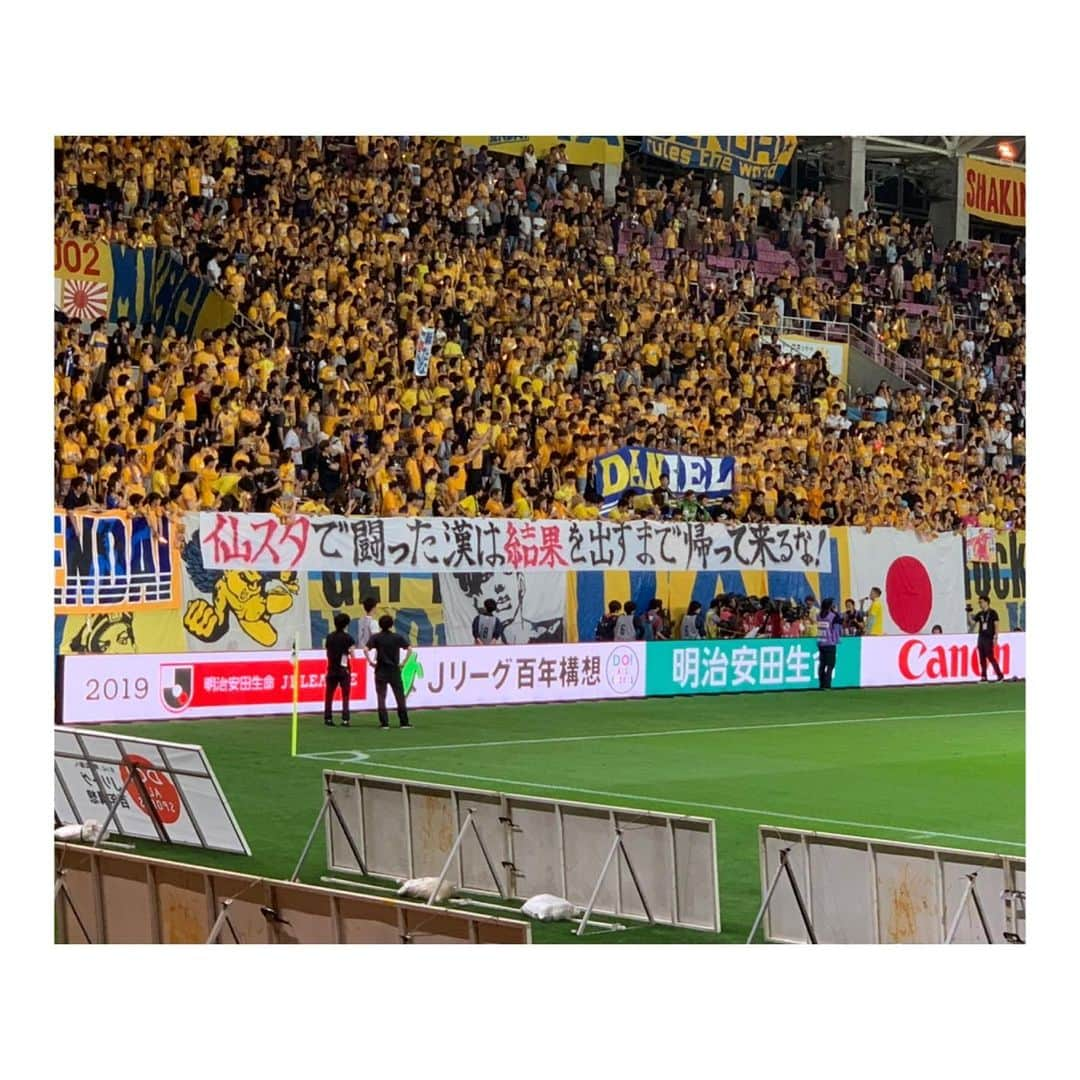 峰麻美さんのインスタグラム写真 - (峰麻美Instagram)「ダン、いってらっしゃい💛🇯🇵🇧🇪💙 #soccer #football #jleague #j1 #vegalta #サッカー #jリーグ #ベガルタ仙台 #サッカー好き女子 #ベガサポ #シュミットダニエル #ダン #矢吹勇二 #移籍 #シントトロイデン  #あしたのジョー #丹下段平」7月14日 23時42分 - asaaaaami.0702