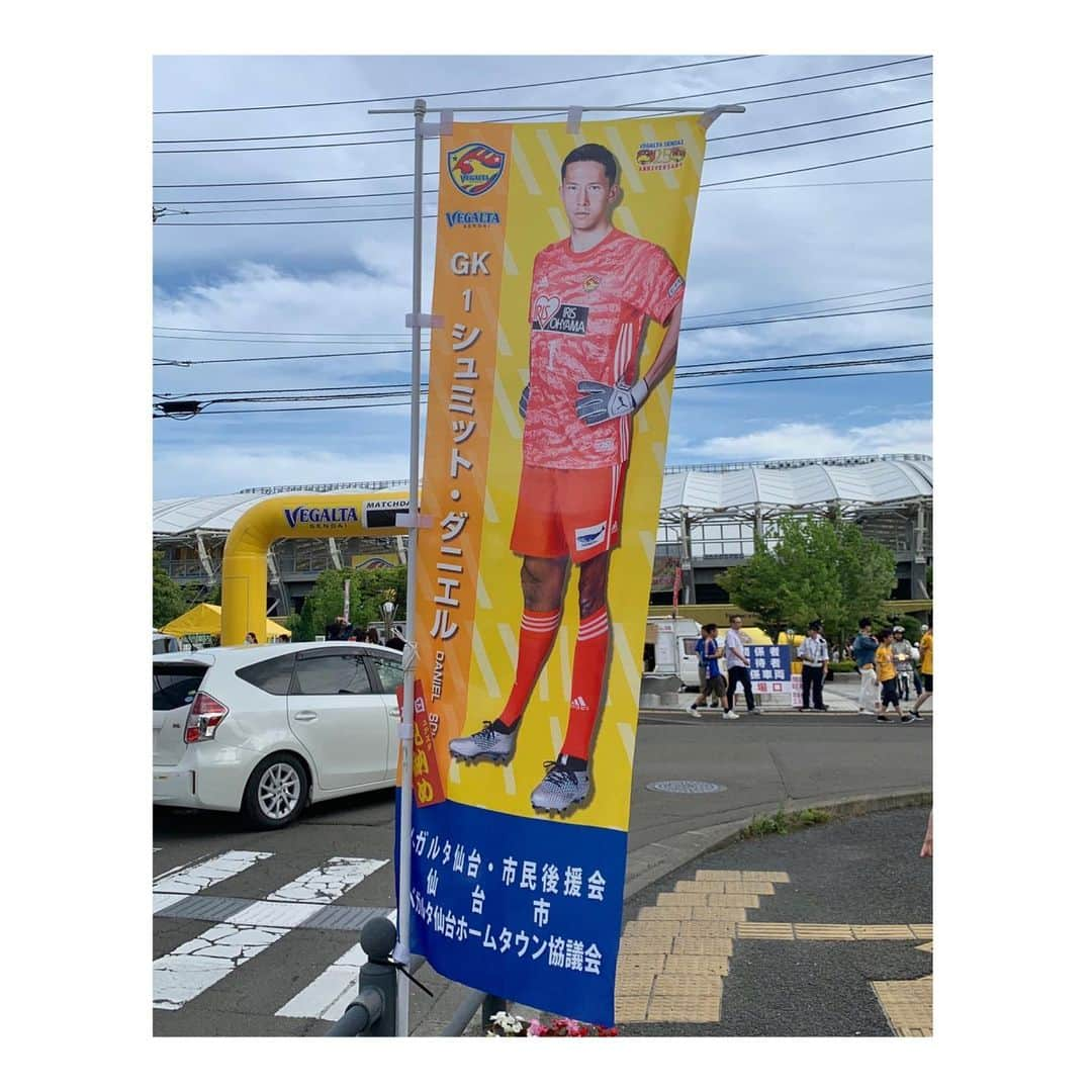 峰麻美さんのインスタグラム写真 - (峰麻美Instagram)「ダン、いってらっしゃい💛🇯🇵🇧🇪💙 #soccer #football #jleague #j1 #vegalta #サッカー #jリーグ #ベガルタ仙台 #サッカー好き女子 #ベガサポ #シュミットダニエル #ダン #矢吹勇二 #移籍 #シントトロイデン  #あしたのジョー #丹下段平」7月14日 23時42分 - asaaaaami.0702