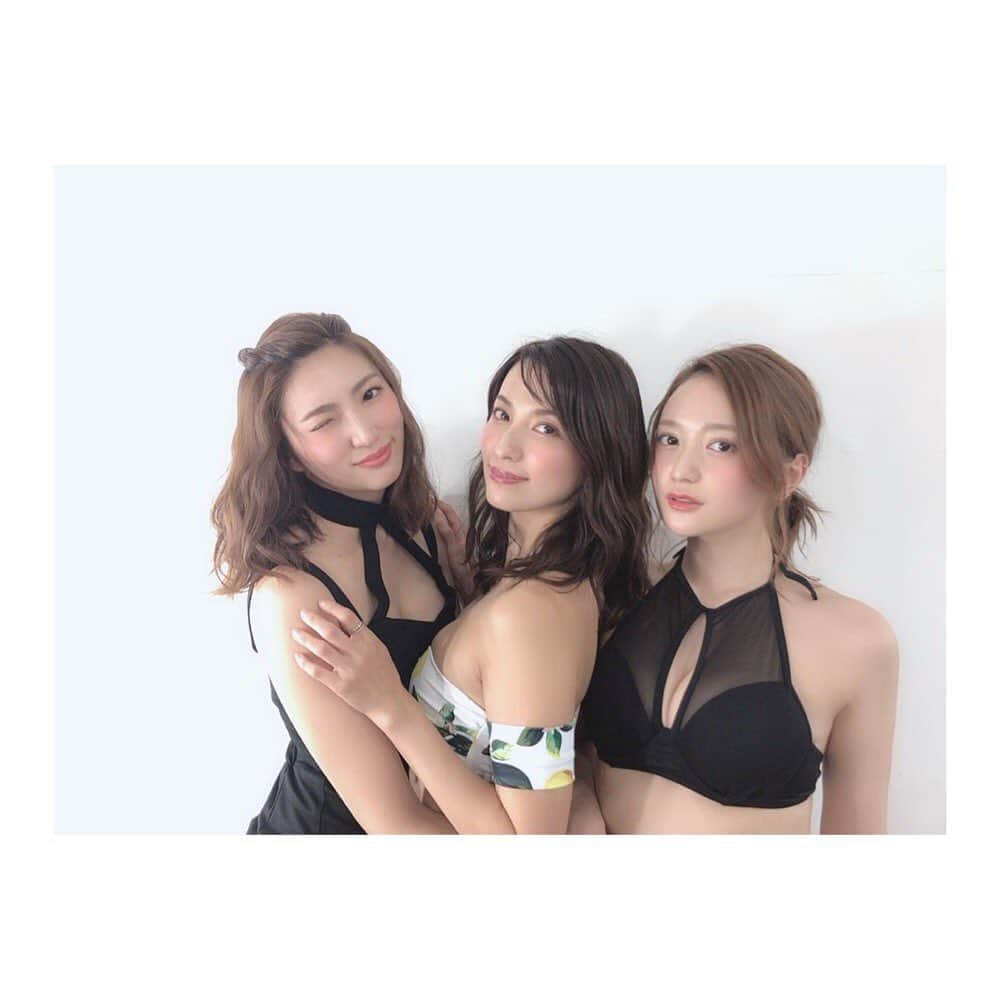 のインスタグラム：「PIG撮影会 🐖📸 撮影会初めてです！だった方々 いつも会いにきて下さる皆さま 雨の中本当にありがとうございました ♡♡ 今回はれいちゃん えいみちゃんと一緒で 控え室わいがや 🗣💫 ・ ・ どんよりとしたお天気を吹き飛ばすくらい スタジオの中は 笑顔で溢れていたと思います ✨ 並んでいる間にファンの方同士が 楽しそうに話している姿や 「いい写真が撮れたよ〜」って 喜んでいる姿を見ると わたしも幸せな気持ちになります。 楽しい1日でした、ありがとうございました ☺️♡ #gravure #gravureidol #instagood #instalike #japanesegirl #bikinigirl #bikini #撮影会 #pigroom #グラビア #グラビアアイドル #🐖 #📸」