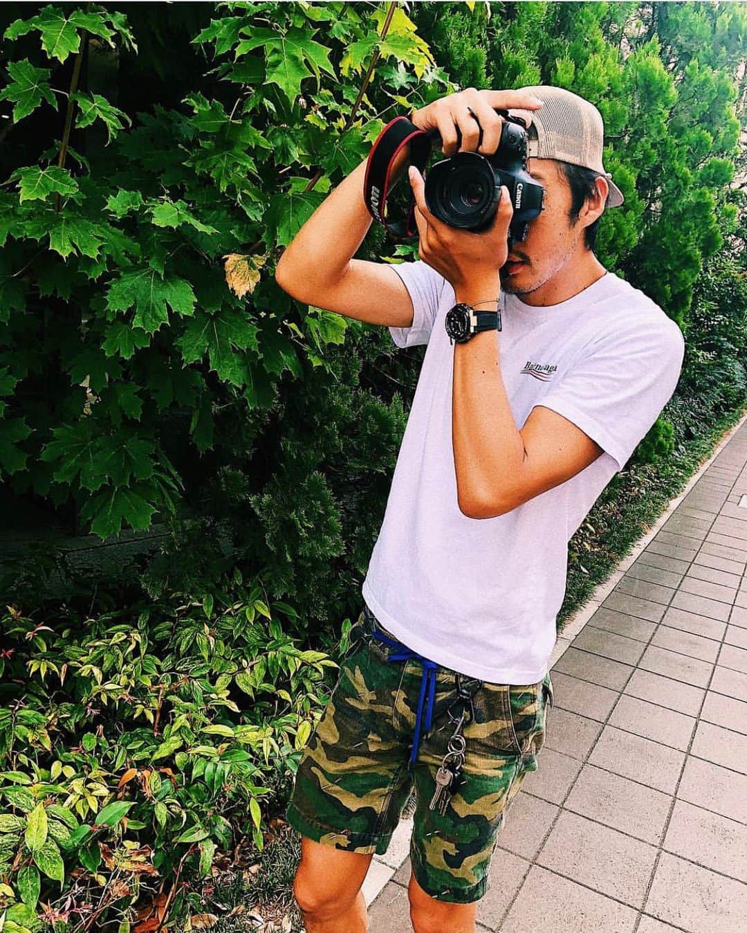 柴田翔平のインスタグラム：「来月！久しぶりのフォトイベントを開催します📸✌️ ここ最近やっていた仁香とのツヤ肌メイクレッスンでのフォトイベントととは違い、プロのヘアメイクと僕が撮影させて頂くフォトイベントとなります。 実際の現場と同じ流れでの撮影となり、しっかりヘアメイクもさせて頂き、僕も2パターンほどのシチュエーションでの撮影でデータとして後日お渡しさせて頂きます。 これまでのお客様では自分の写真をホームページ、パンフレット、SNSに掲載させる用のプロフィール写真、愛犬との写真、カップル、家族での写真(複数人数の場合は人数分に対しての料金となりなります)、という事で、どんなご要望でも基本この撮影ではお受けさせて頂きます！ 詳細もこの後の文面をご確認お願い致します！ ご予約はプロフィールURLよりお願い致します。🙇🏻‍♂️ ・ SNSやビジネスプロフィールの写真をあなたの魅力が最大限に引き出された写真にしませんか？ フォトグラファー柴田翔平氏、プロのヘアメイクアーティストによる贅沢なコラボフォトイベントを開催致します。 人気女性雑誌で活躍するプロのヘアメイクアーティストが素敵にヘアメイクし、さらに女性の魅力を最大限に引き出すフォトグラファー柴田翔平氏が美しく磨かれたあなたを撮影致します。また、普通の写真スタジオにはないモデル歴25年の仁香さんによる美しく見えるポーズ指導が入るかなり贅沢イベントになります。 プロフィール写真の他にもさまざまな用途で皆様訪れて下さいます。大切なご家族やパートナーとのお写真なども対応しておりますので、ぜひこの機会にご参加下さいませ。 ＊お申し込み後のキャンセルはお断りしておりますのでご了承の上お申し込みください。 (システム上は出来ますがキャンセルがあった場合弊社よりご連絡させて頂きます。) ＊お洋服はサイズがありますので基本はご持参いただきますが、当日現場に少しですが衣装をご用意しております。サイズが合う方は衣装レンタルオ プションも無料でご利用いただけます。 ＊当日はヘアメイクさんによるヘアアレンジも可能となっております。(ヘアスタイリング剤は使用しないでご来店下さいませ。) ＊写真データは後日メールにてデータでのお渡しとなります。 ＊お支払い方法は当日現地決済・現金のみとなります。 ＊前の方より順番に撮影させて頂くので場合によっては少しお待ちいただく場合もございますのでご了承ください。  #shoheyphoto」