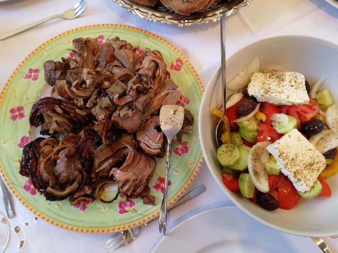 桐島瑞希さんのインスタグラム写真 - (桐島瑞希Instagram)「ドゥブロヴニクからアテネへ✈️ お友達のお家でママの作ったお料理をご馳走になりました🤩✨✨✨ ぜーんぶ美味し過ぎて感動〜💗💗💗 ギリシャ料理美味しすぎる💕  #greece #ギリシャ #ギリシャ旅行 #ギリシャ料理」7月15日 0時01分 - mizkirisiii