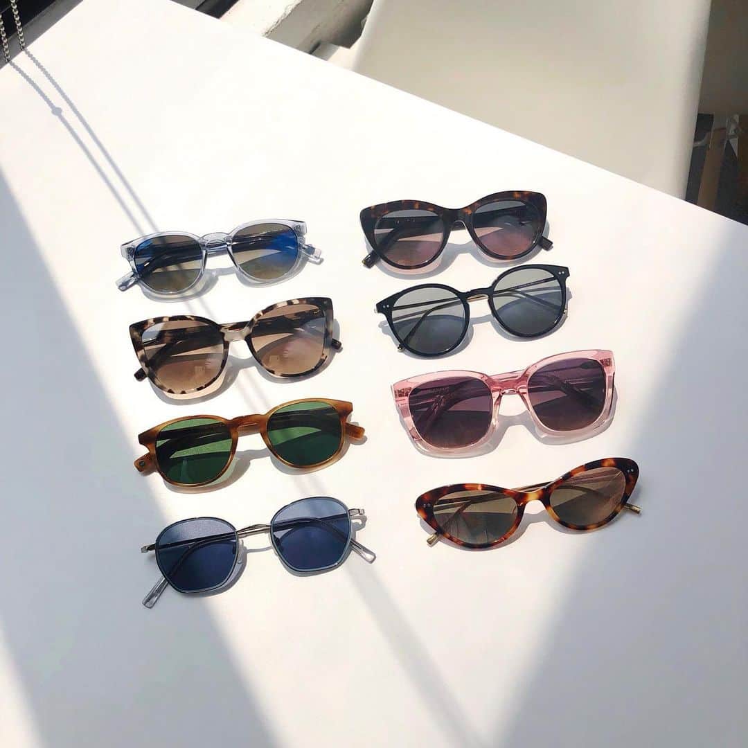 Warby Parkerのインスタグラム：「What's your summer look? We're top left 😎」