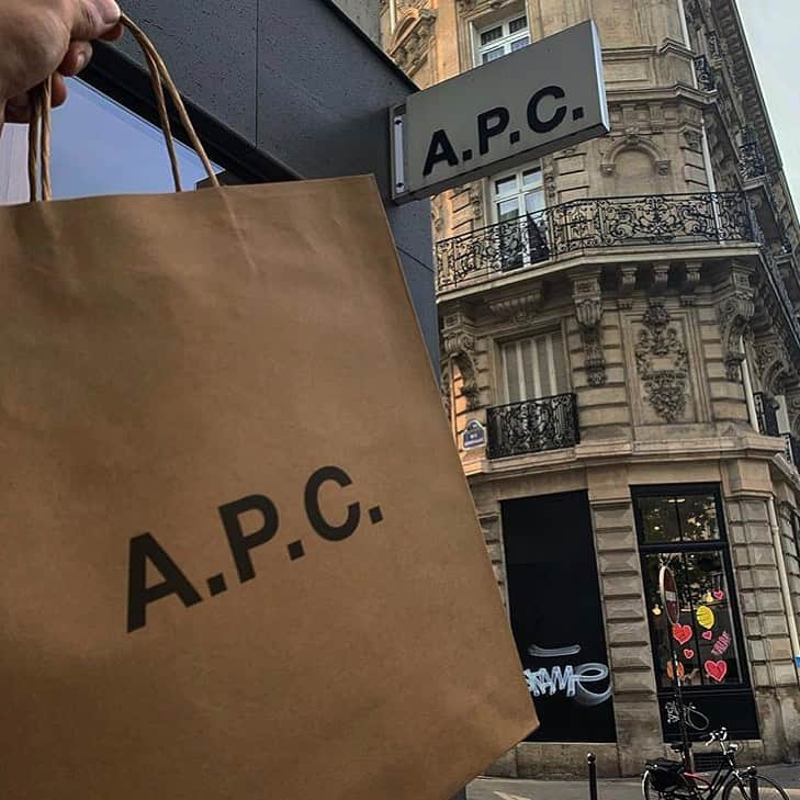 アーペーセーさんのインスタグラム写真 - (アーペーセーInstagram)「#APC kraft bag regram @91burgundy」7月15日 0時04分 - apc_paris