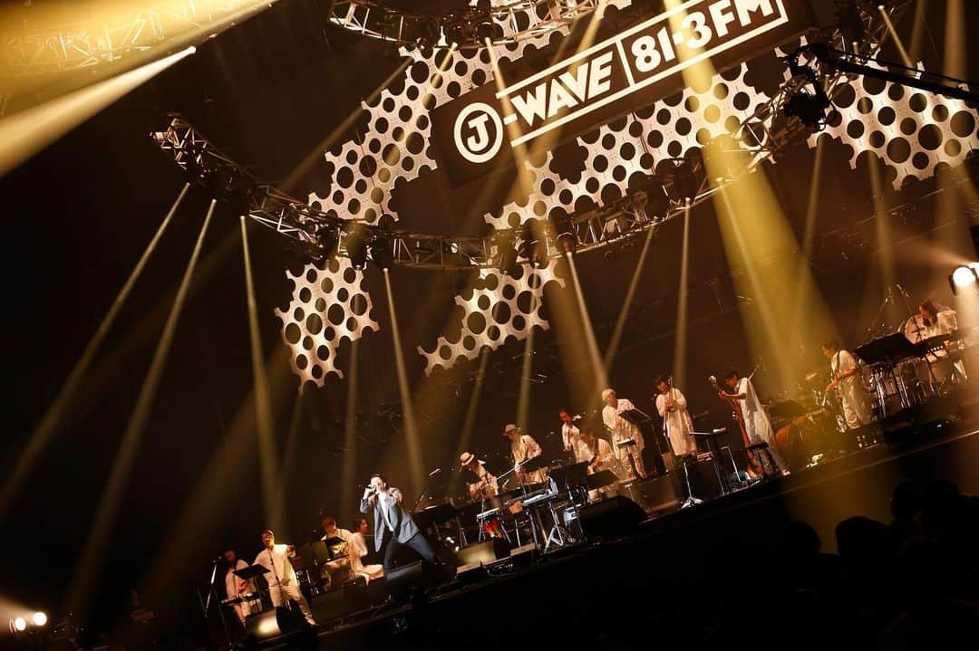 J-WAVEさんのインスタグラム写真 - (J-WAVEInstagram)「「J-WAVE LIVE 20th ANNIVERSARY EDITION」. . 夏の大型オムニバス・ライブイベント「J-WAVE LIVE」‼️. 2日目の7月14日（日）、5番目にステージに立ったKREVAさんのオフィシャル写真が到着しました📸✨✨. . Photo by Tsukasa Miyoshi (Showcase). . 【出演者】. リーガルリリー. JUJU. 大橋トリオ. Little Glee Monster. AI. KREVA. RYUJI IMAICHI. . #jwave #jwavelive #jwavelive20thanniversaryedition #ライブ #オムニバスライブ #横浜アリーナ #横アリ #ライブ写真 #kreva」7月15日 0時07分 - jwave813