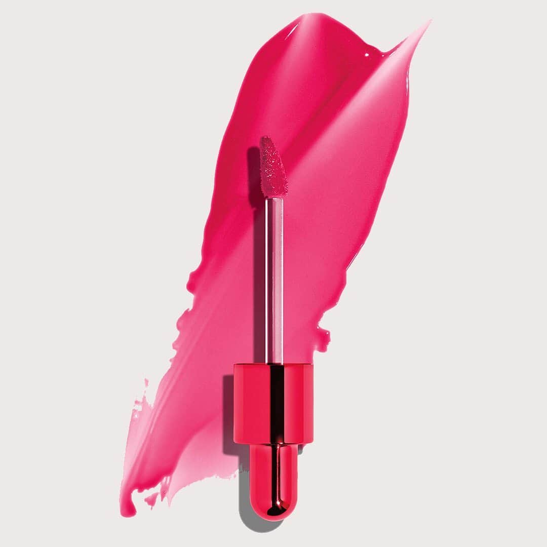 Revlonさんのインスタグラム写真 - (RevlonInstagram)「Welcome to the glow show 💖 NEW Kiss Glow Lip Oil beams with a hint of color and revitalizes with lip conditioning oil complex.」7月15日 0時11分 - revlon