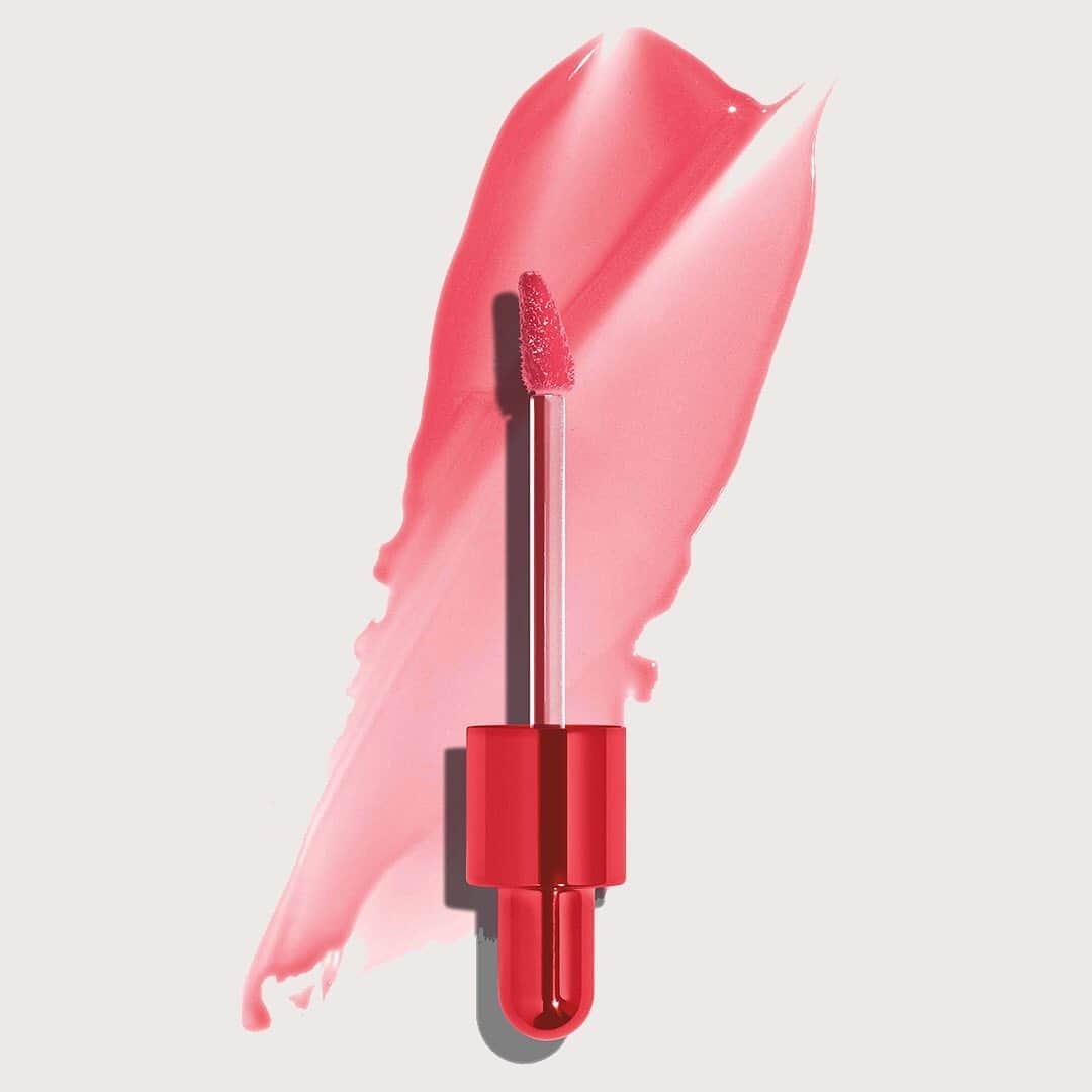 Revlonさんのインスタグラム写真 - (RevlonInstagram)「Welcome to the glow show 💖 NEW Kiss Glow Lip Oil beams with a hint of color and revitalizes with lip conditioning oil complex.」7月15日 0時11分 - revlon