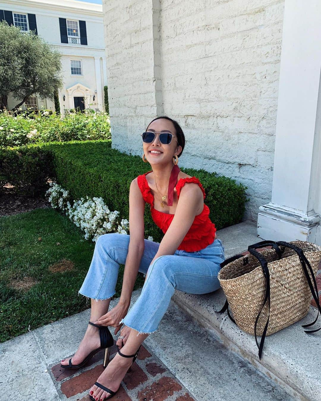 クリッセル・リムさんのインスタグラム写真 - (クリッセル・リムInstagram)「Don’t forget to wear your smile today! 🥰 #chrisellesootd wearing @camilacoelhocollection top @paige jeans @allsaints bag @proenzaschouler heels」7月15日 0時19分 - chrisellelim