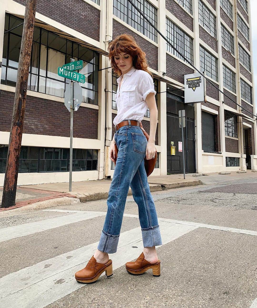 ジェーン・アルドリッジのインスタグラム：「Sundays are for clog life! @thecloglife inspired me, mine are old @poloralphlauren clogs, I treasure them ❤️」