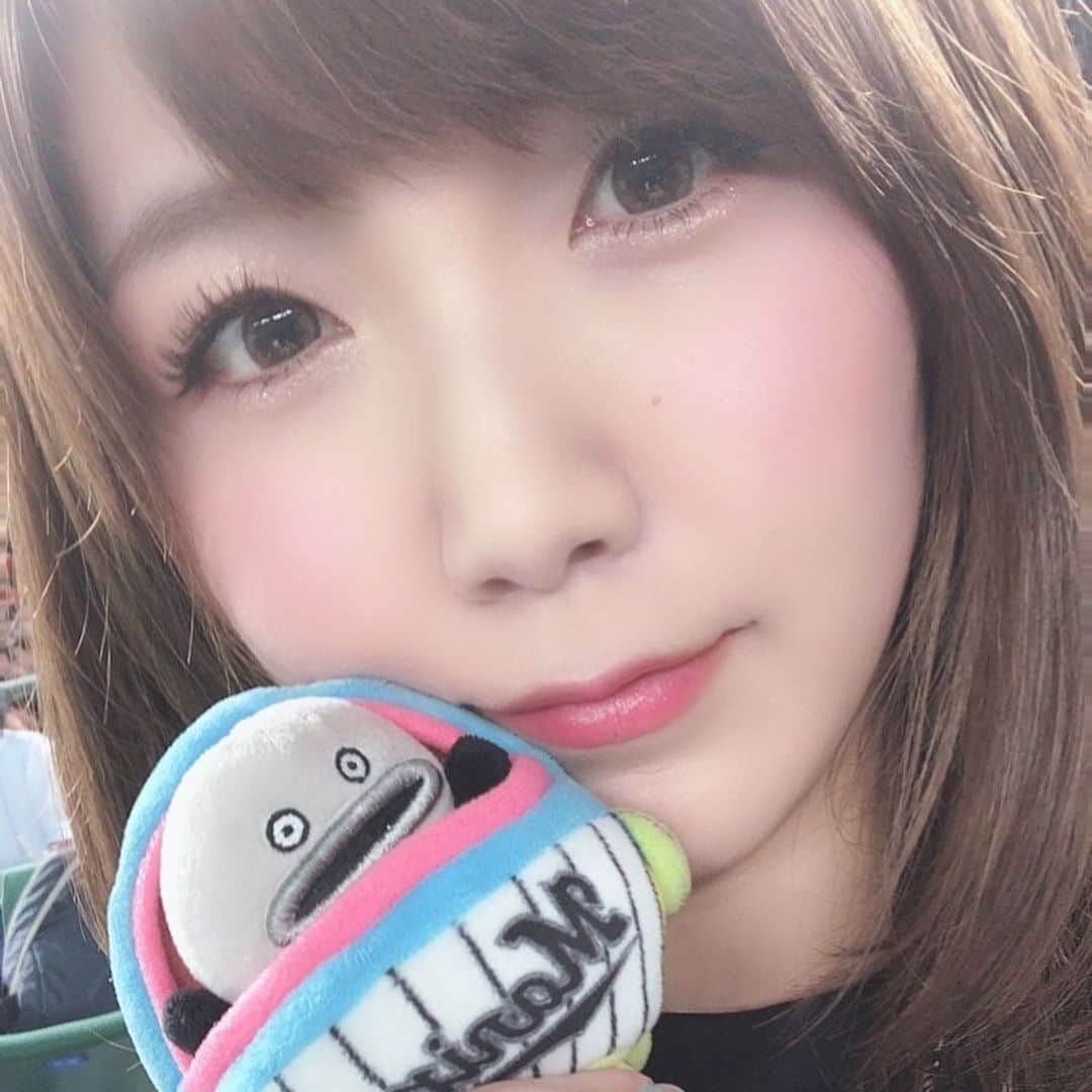 美泉咲のインスタグラム：「三日間、オールスターめぐりしました😍✨ ②クラッチと初めて写真撮れた😆これでパの男子キャラは制覇した✨ ③久しぶりのB☆B😭✨会えて嬉しかった😭✨ ④日ハムさんのマスコットはみんな神対応😭💕 ⑤マーくんとつばみちゃん、なんやかんやラブラブ😘✨in仙台 ⑥吉田くんと根尾くんの対戦は熱い🔥✨ ⑦藤原くんも気持ちの伝わるプレーでした👏✨ ⑧鬼の宮西さんと仏の荻野さん。って関学野球部OBの友達が言ってた😆笑 ⑨オールスターの舞台に荻野さんが立つことをどれほど夢見たことか…😭✨ ⑩雨の中、お疲れ様でした👏二木くんのグラブのエイに注目😆✨ #chibalotte  #オールスター #球宴」