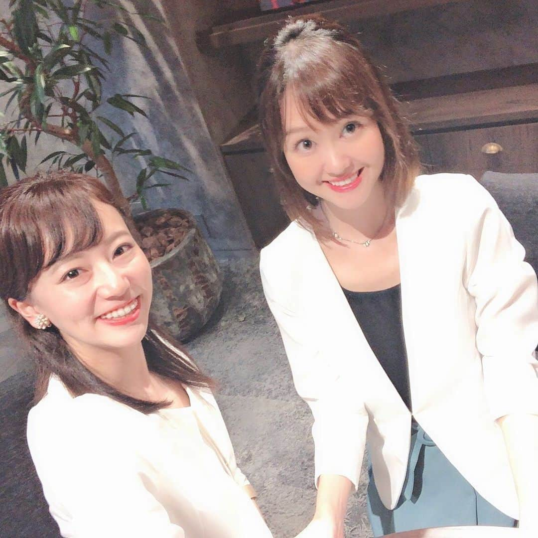 樋田かおりさんのインスタグラム写真 - (樋田かおりInstagram)「アナウンサーになる旅@新橋 @kamijomisako アナ♪  半年前に講座を受講してくれたご縁で出会い、今日は運営アシスタントをしてくれました。  あたふたな私のフォローをたくさんしていただき、おかげで皆さんと楽しい時間を過ごせました。  こういった周りの方々に支えられ、日々色んなことが形になっていきます。  集まってくれたメンバーの夢を叶えるために、どんどんトライしようと思います！  #仕事旅行 #新橋 #アナウンサーになる旅 #ホスト #樋田かおり #上條美沙子 #アナウンサー #トークナビ #講座」7月15日 0時43分 - toida_kaori