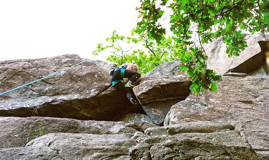 Linda Hallbergさんのインスタグラム写真 - (Linda HallbergInstagram)「Who would think.. that I would find such a big passion for something... in my 30’s. About two years ago I tried climbing for the first time. And now it has become a real passion in my life. Beeing up there, on the walls, is the best mix of freedom, challenge and true happiness. I wish that everyone could feel this feeling at some point in life ❤️」7月15日 0時43分 - lindahallberg