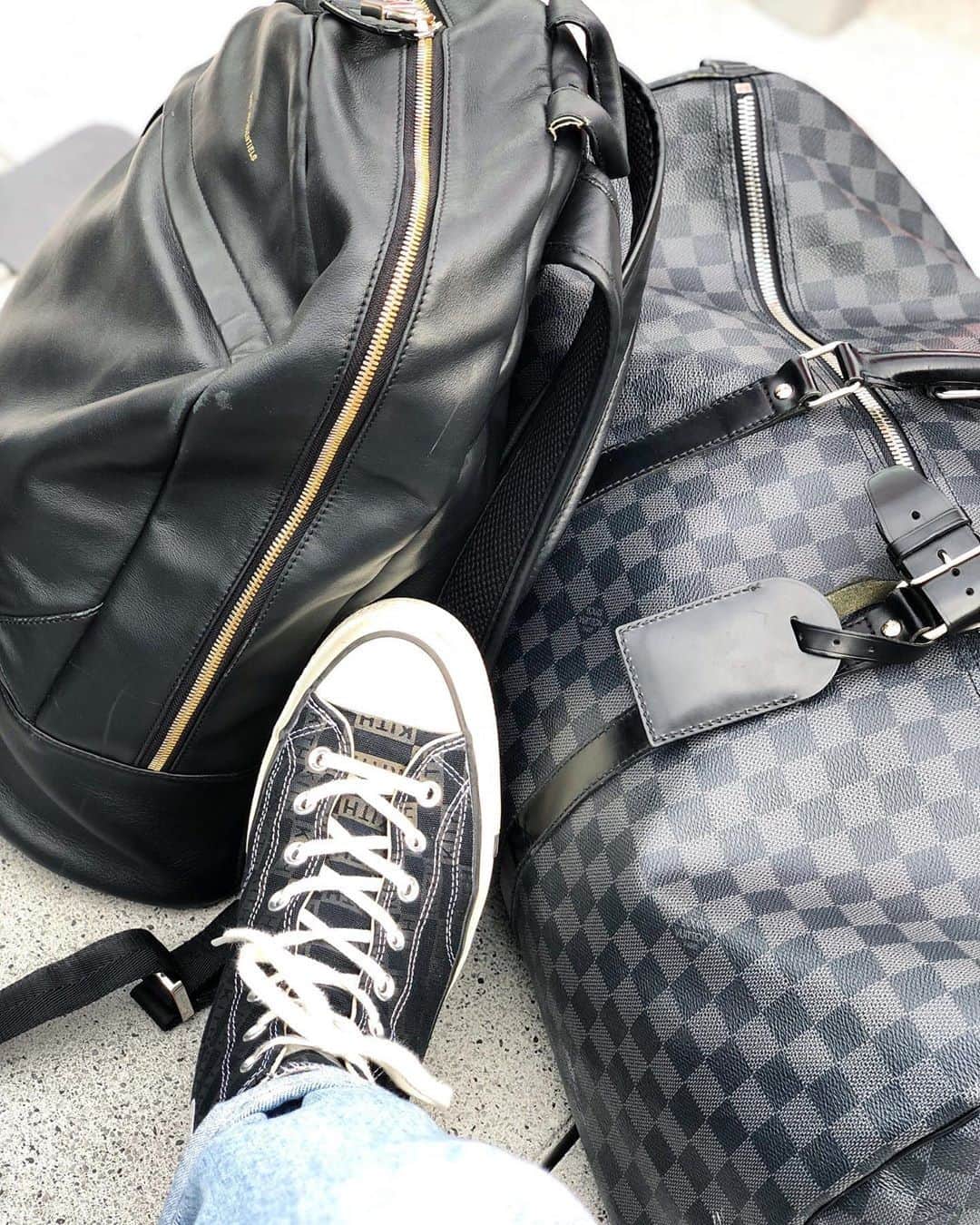 ウォントのインスタグラム：「Travel ready with our Kastrup backpack, seen here in black leather. — #repost @brucepask  #wantlesessentiels #travel #vacation #summer」