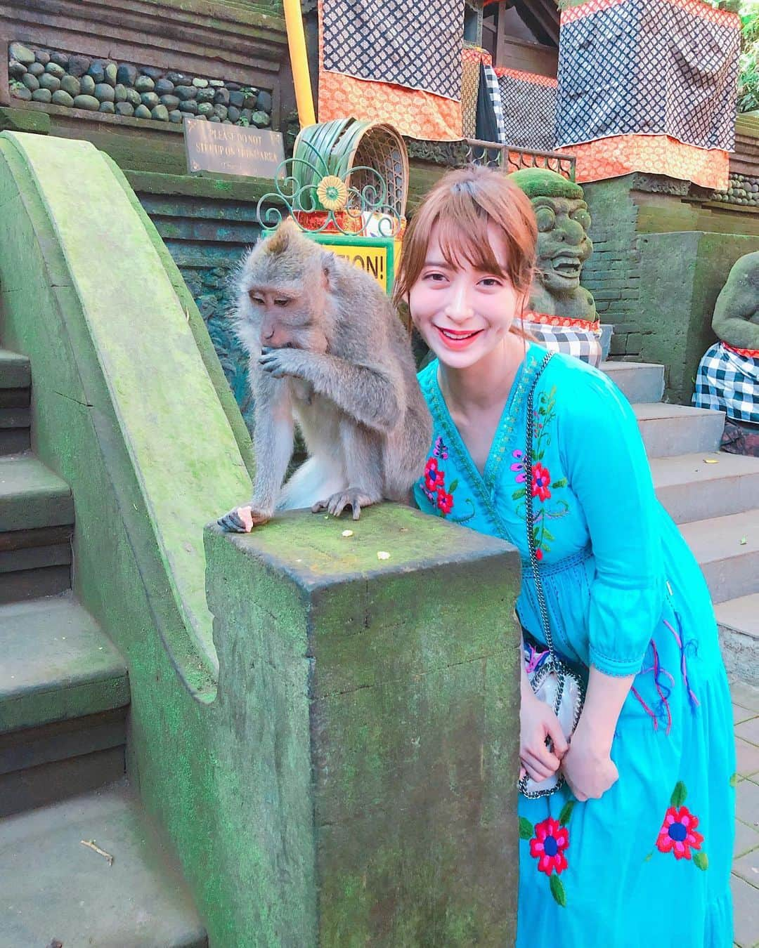 野崎萌香さんのインスタグラム写真 - (野崎萌香Instagram)「行ってみたかったmonkey Forest🙈🌳 . . .  こんな近くで 沢山の種類のお猿さんたちを 沢山見ることが出来て大興奮☺️❤️」7月15日 0時46分 - moeka_nozaki