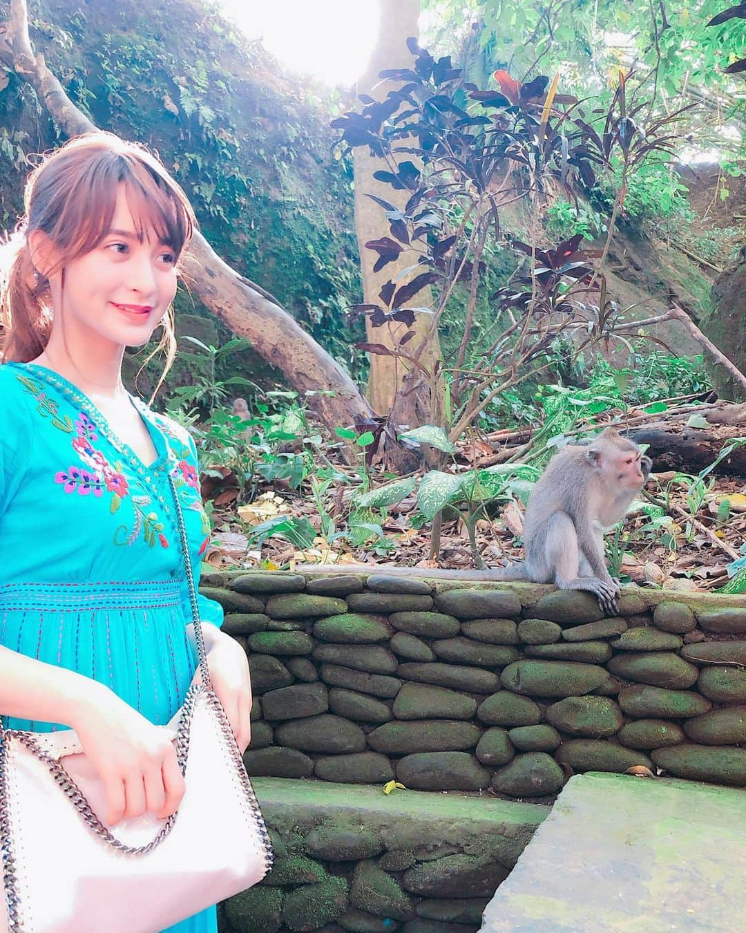 野崎萌香さんのインスタグラム写真 - (野崎萌香Instagram)「行ってみたかったmonkey Forest🙈🌳 . . .  こんな近くで 沢山の種類のお猿さんたちを 沢山見ることが出来て大興奮☺️❤️」7月15日 0時46分 - moeka_nozaki