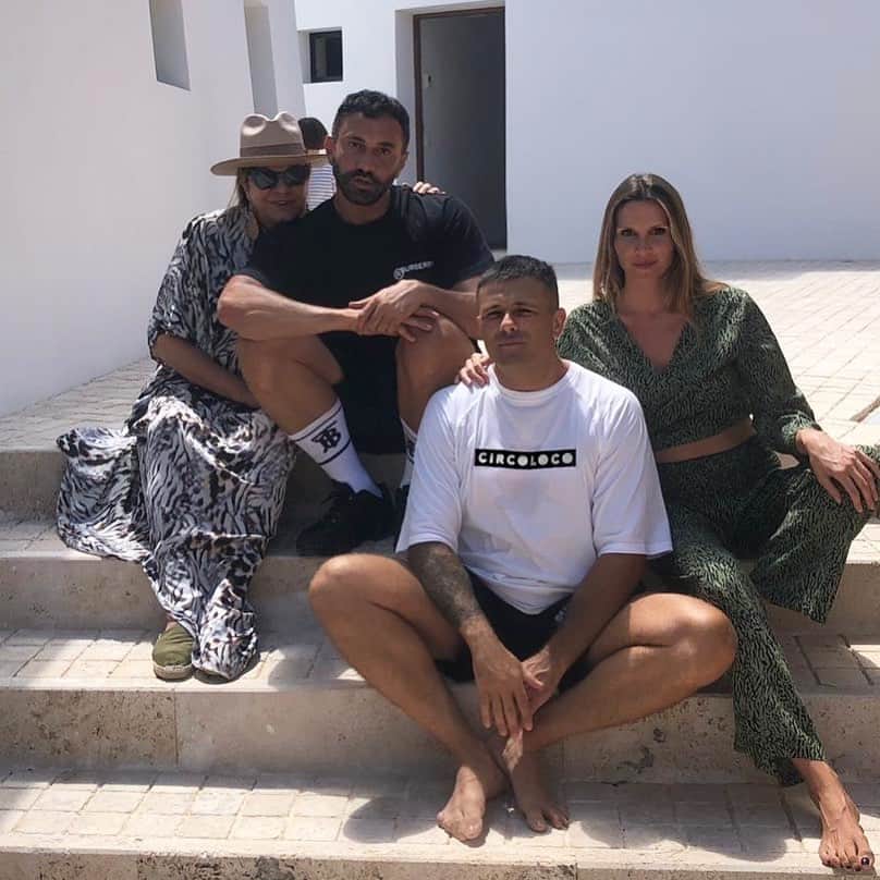 リカルド・ティッシさんのインスタグラム写真 - (リカルド・ティッシInstagram)「Ibiza family affair 🖤」7月15日 0時51分 - riccardotisci17