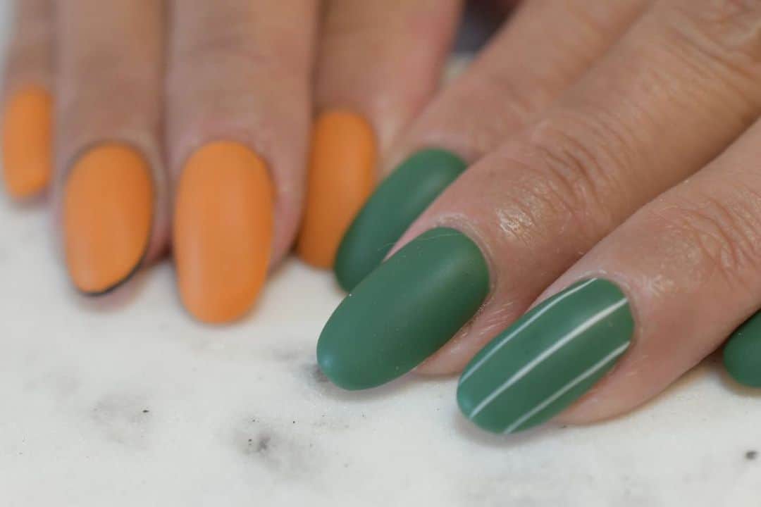 のインスタグラム：「カジュアルに🙆‍♀️🌱 . . 大阪市北区 梅田.中崎町.駅から徒歩7分🚶‍♀️ CADENAS nail eyelash  マツエクアカウント @cadenaseyelash LINE:@ cadenas 🆔検索🙋‍♀️ tel:06-4792-8617. cadenas.nail@gmail.com. . #ネイル #ジェルアート #大人かわいい #梅田ネイル #堂山町 #大人ネイル #個性派ネイル #クリアネイル #ジェルネイル #nail #notd #ニュアンスネイル #instanail #ワンカラー #春ネイル  #ネイルデザイン #ongels #美甲 #osaka  #ジェルデザイン #cadenas #指甲 #spring #Insatnails #fashion #シアーネイル #うる艷ネイル #トレンドネイル  #グリーンネイル #オレンジネイル」