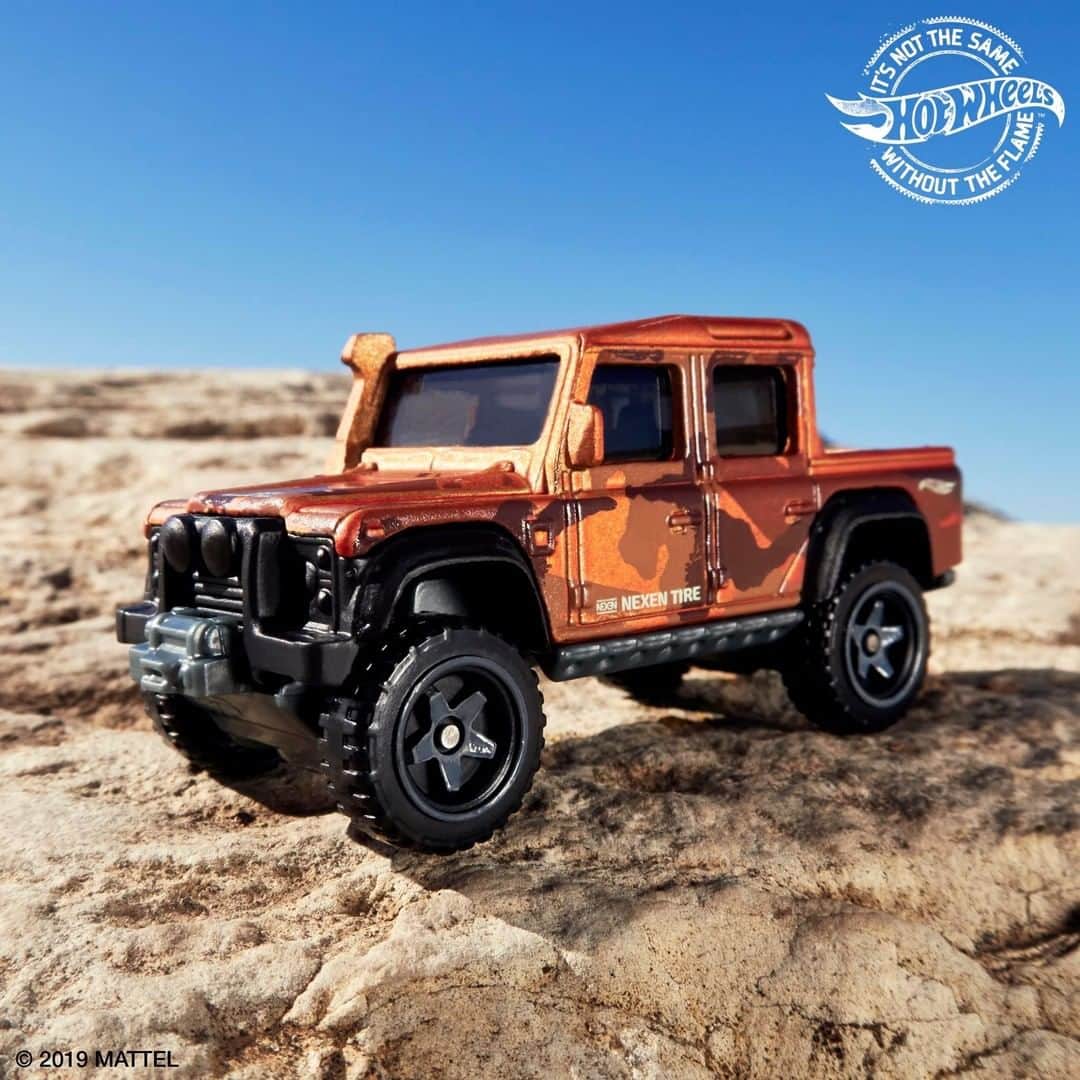 Hot Wheelsさんのインスタグラム写真 - (Hot WheelsInstagram)「Taking the ‘15 Land Rover Defender Double Cab out for the weekend to conquer the terrain. #HotWheels #LandRover」7月15日 1時02分 - hotwheelsofficial