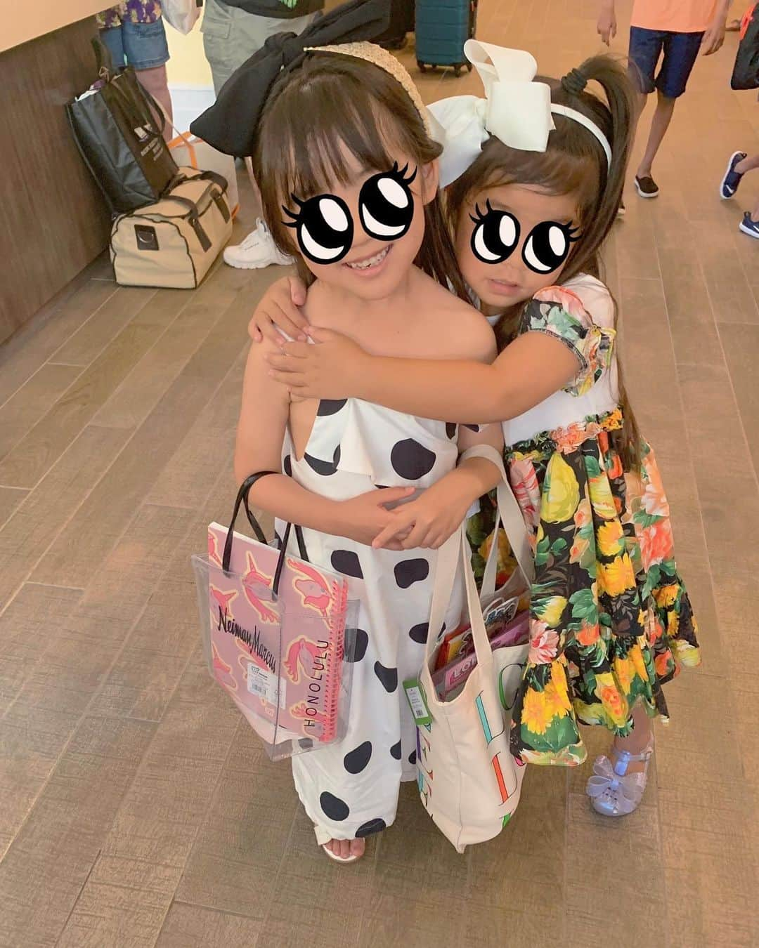 堀江直美さんのインスタグラム写真 - (堀江直美Instagram)「Hawaiiに来たらkumiさんFamilyに会わないと帰れない👏🏻 * いつも色んなことを後押ししてくれて私たちの人生のきっかけを作ってくれる💛 * 子供達の絆もしっかりできてて嬉しいな🌺 * 心地良い風が吹き抜ける中とても楽しい時間でした🌴 * #Hawaii#Hawaiitrip#FamilyHawaii#家族旅行#子連れ旅行#子連れハワイ#ハワイ旅行#ハワイ#ハワイ好き#hn✈️trip#旅MUSE#旅好き#タビジョ#カピオラニホテル#クイーンカピオラニホテル#hawaiisbestphotos #ハワイモーニング#ハワイ朝食#queenkapiolanihotel#deck#ダイヤモンドヘッド」7月15日 10時35分 - naomiiiiiiiiiiii