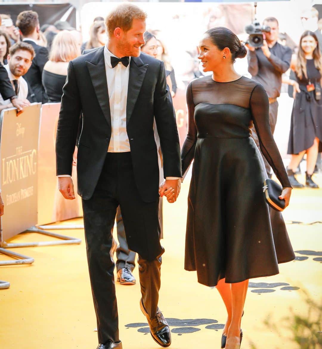 Good Morning Americaさんのインスタグラム写真 - (Good Morning AmericaInstagram)「Royal date night! Prince Harry and Meghan, the Duchess of Sussex, attended #TheLionKing premiere in London and chatted with Beyonce and Jay-Z on the red carpet. See link in bio for more!」7月15日 10時30分 - goodmorningamerica