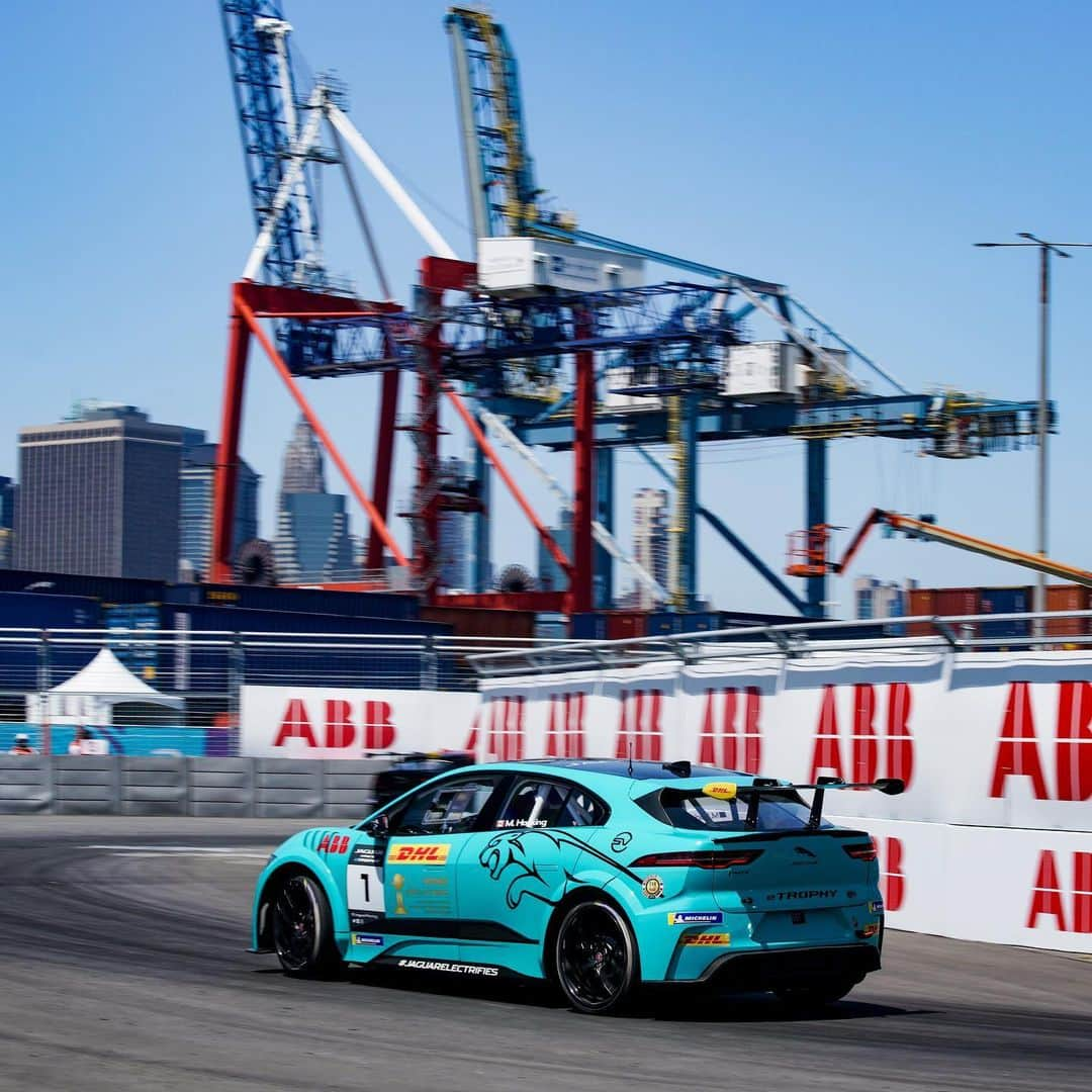 Jaguarさんのインスタグラム写真 - (JaguarInstagram)「It was an exciting end to the @FIAFormulaE and #Jaguar #IPACE #eTROPHY Championship finales in #NewYork this weekend. We’d like to thank all the @JaguarRacing fans and followers for their support this season - the thrill of the race is nothing without the roar of the crowd. #JaguarElectrifies #ABBFormulaE #NYCEPrix #ElectricCars #ITYPE3」7月15日 10時33分 - jaguar