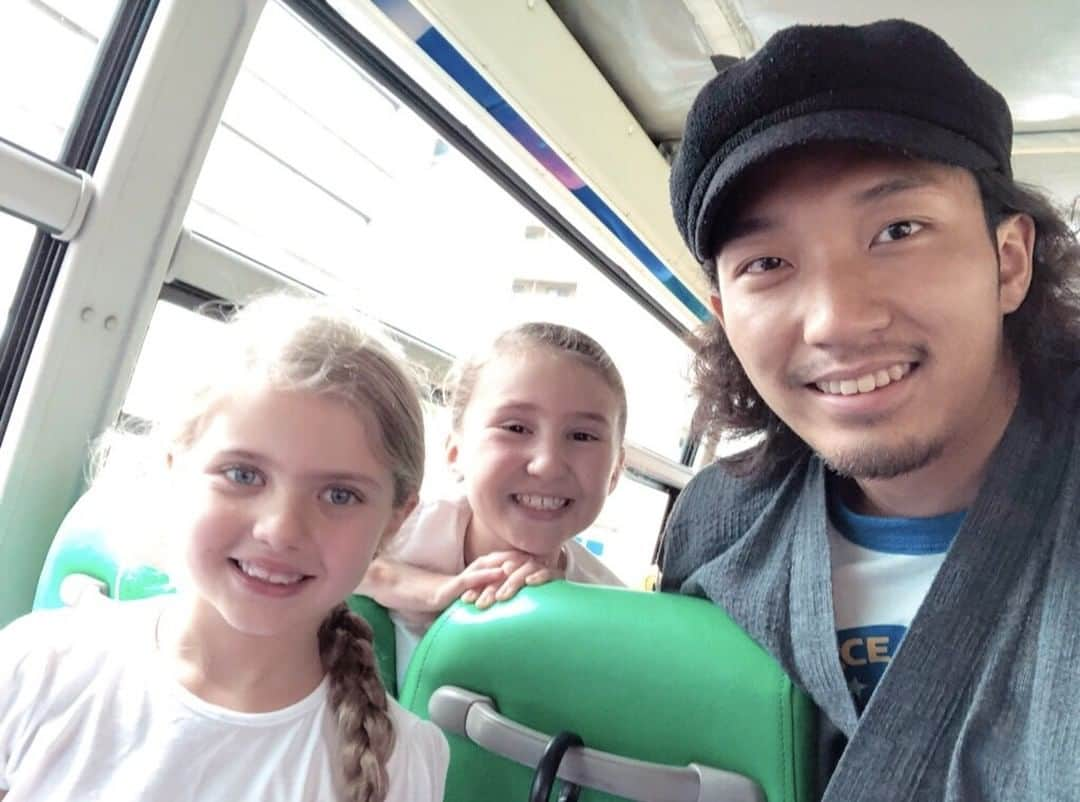 OSAKA WONDER LOOPのインスタグラム：「Thank you for #sightseeing in #Osaka with #OsakaWonderLoopBus! Come see Osaka from the streets with us! https://wonderloop.jp English speaking guide on every bus!  #Japan #Kansai #hoponhopoffbus #loopbus #closedtopbus #easysightseeing #dontgetlostinosaka」