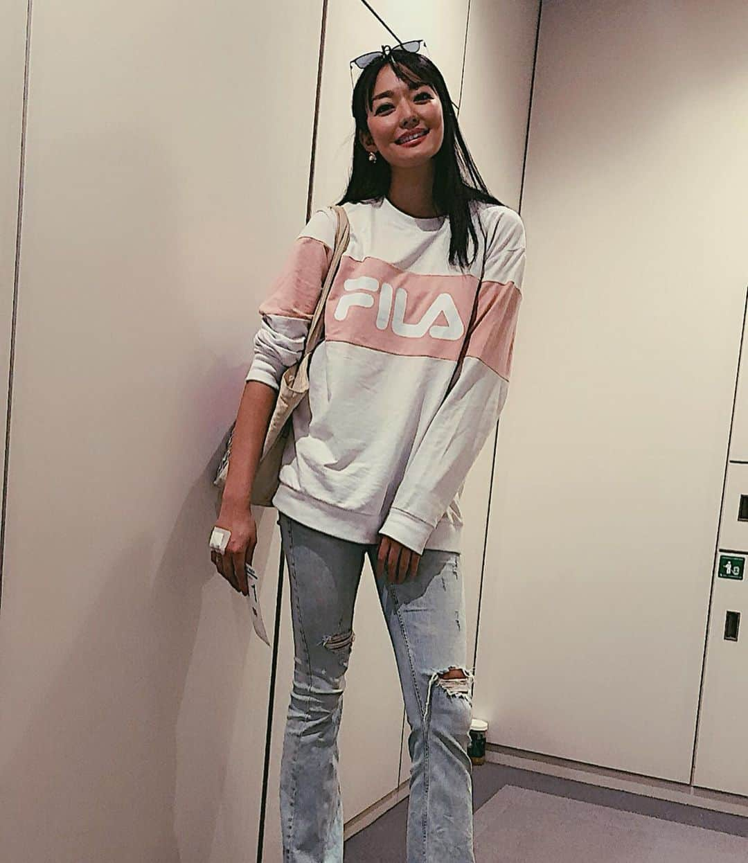 結子さんのインスタグラム写真 - (結子Instagram)「Outfit👖👚 .  収録の日の私服👚👖 tops @filausa  jeans @zara . Summer break is almost there! One more week left. Can't wait😍😍 . #model#ootd#fashion#fila #私服#寒いから#長袖まだまだ着る」7月15日 10時38分 - yuiko_yyy