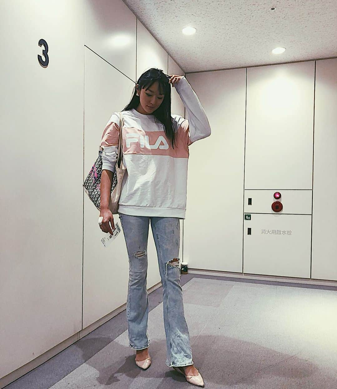 結子さんのインスタグラム写真 - (結子Instagram)「Outfit👖👚 .  収録の日の私服👚👖 tops @filausa  jeans @zara . Summer break is almost there! One more week left. Can't wait😍😍 . #model#ootd#fashion#fila #私服#寒いから#長袖まだまだ着る」7月15日 10時38分 - yuiko_yyy