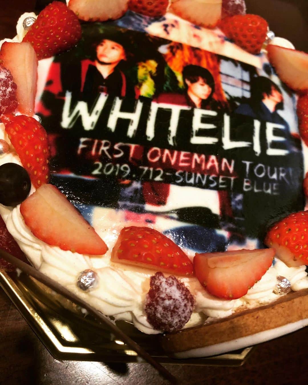 OKP-STARさんのインスタグラム写真 - (OKP-STARInstagram)「☺︎ 名古屋、初ワンマン記念でファン様からケーキのサプライズしてくれました😭本当にありがとうございます😊！！！！！ #WHITELIE #ホワライ @whitelie.jpn」7月15日 10時39分 - okp_bassman