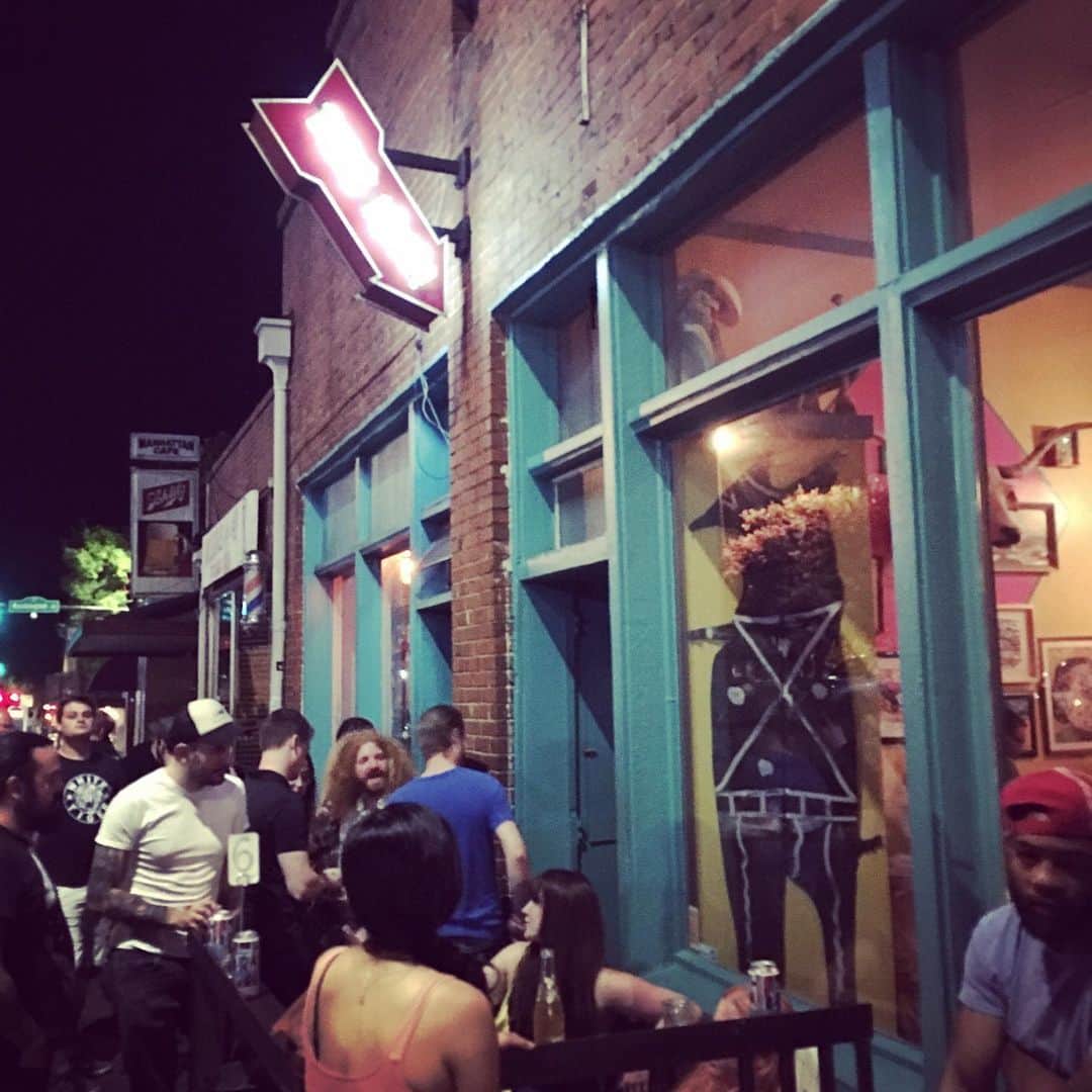 のインスタグラム：「We arrived at tonight’s venue “The World Famous” in Athens, GA!! Yay!! Come and join us!! . . . #athensga  #pinkydoodlepoodle  #pdp  #ustour2019  #highenergyrocknroll  #livemusic #rockmusic #rock #rockband  #japanese #japaneserockband #ustour #livetour  #tourlife #musicianlife #musician #gibsonguitars #gibsonbass #gibson #eb3 #lespaul #marshallamps #vintage #femalebassist #femalevocalist」