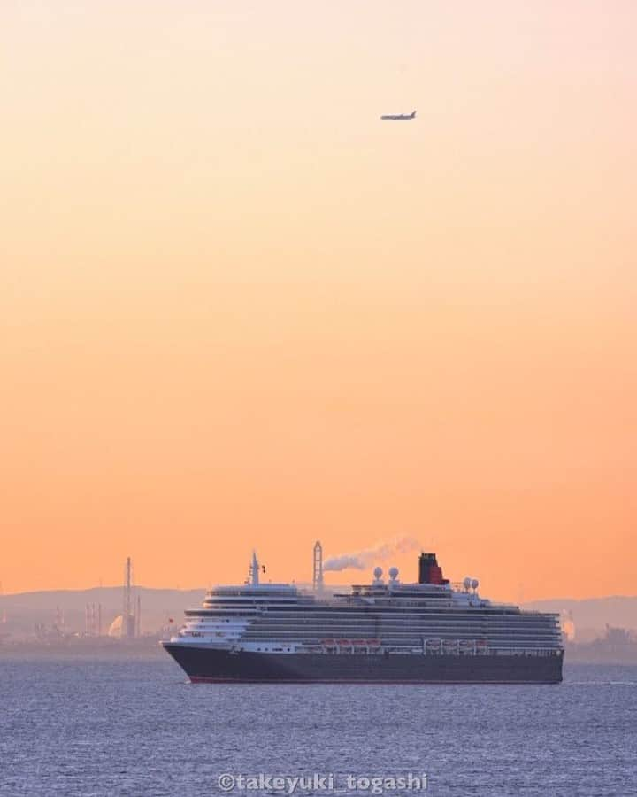 東京カメラ部 横浜分室さんのインスタグラム写真 - (東京カメラ部 横浜分室Instagram)「Photo by @takeyuki_togashi⠀ 「横浜港」⠀ https://www.instagram.com/takeyuki_togashi/p/Bw4TmbbgvGB/⠀ .⠀ いいね！＆コメント大歓迎！⠀ ※投稿に関するご注意・ポリシーは東京カメラ部に準じます。詳しくは下記をご覧ください。⠀ http://app.minpos.com/fb/willvii/camera_jpn/static/guideline⠀ .⠀ #みなとみらい線フォト散歩 #みなとみらい線フォトさんぽ #みなとみらい線 #横浜 #新高島 #みなとみらい #馬車道 #日本大通り #元町中華街 #yokohama #東京カメラ部 #Japan #photo #写真 #日本⠀ Follow: @TCC.Yokohama」7月15日 11時00分 - tcc.yokohama