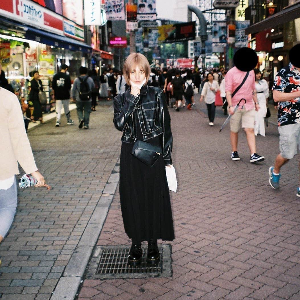 浪花ほのかのインスタグラム：「、 、 、  #オオカミちゃん  1話できてたパート2のお洋服！！ハッシュタグみてねん🤨🧡 #ファッション」