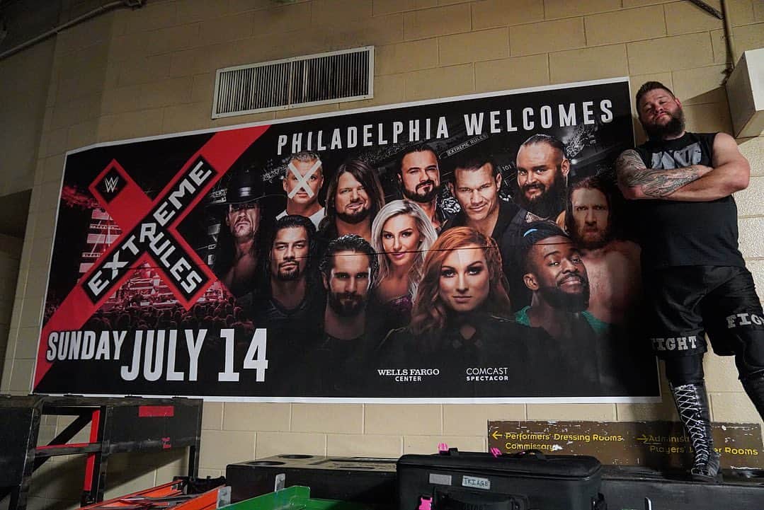 WWEさんのインスタグラム写真 - (WWEInstagram)「After making quick work of @heelziggler, #KevinOwens updated the #ExtremeRules poster!」7月15日 11時08分 - wwe