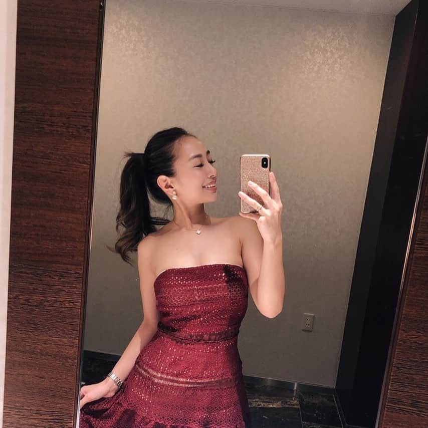のインスタグラム：「懇親会dinnerは @select_mdhcloset  の👗💗 . 可愛いドレスが沢山で毎年ここで注文してるの💗💗💗 2枚目の写真は従兄弟と🦷 今年歯科医師になって一緒に学会参加してきました👨‍⚕️✏️」