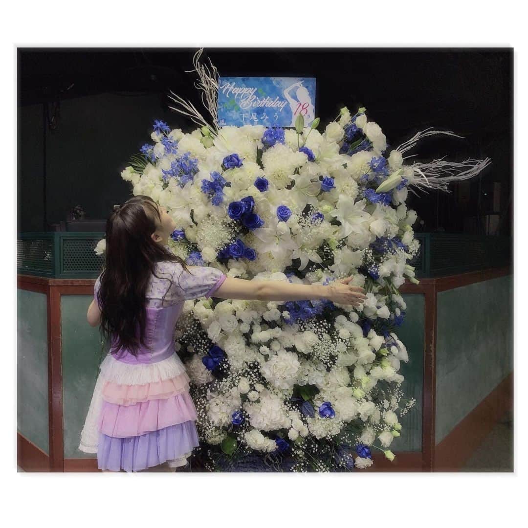 下尾みうさんのインスタグラム写真 - (下尾みうInstagram)「ホワイト⚪️ブルー🐳  あれ？！ パープル🍇、、、 でも、最高の生誕祭でした💓 （伝わる方には伝わる言葉😊） #お花本当に綺麗でした😭 #ありがとうございます #AKB48 #生誕祭 #下尾みう #miushitao」7月15日 11時20分 - miumiu1343