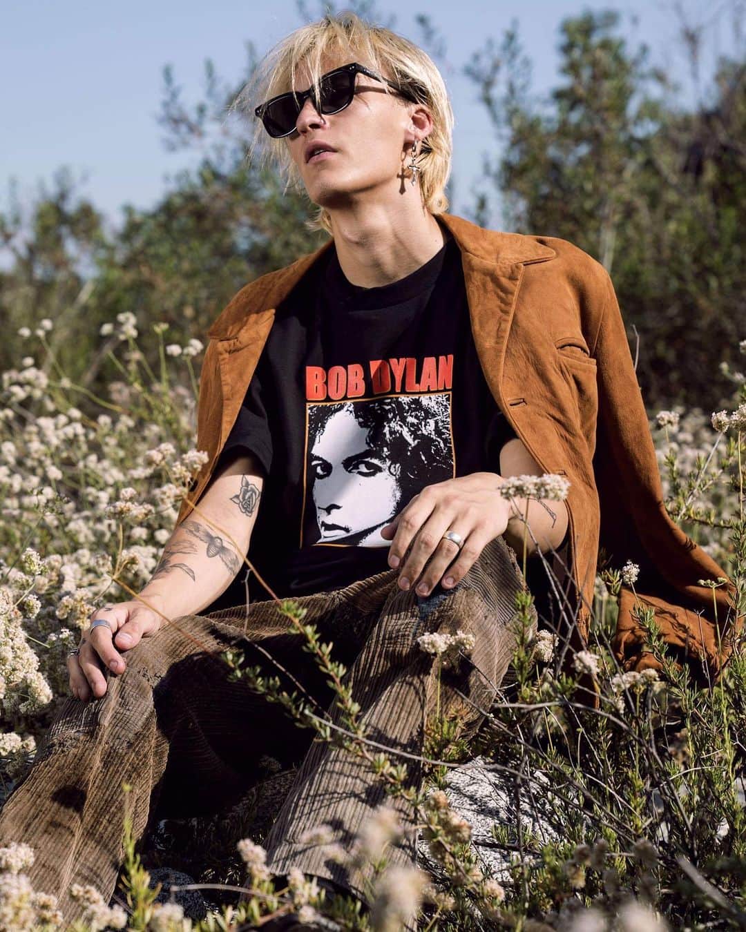 HYPEBEASTさんのインスタグラム写真 - (HYPEBEASTInstagram)「@hypebeaststyle: @pleasures has revealed its collaborative project with @sonymusicglobal and music legend @bobdylan. The range includes tees, sweatshirts and caps emblazoned with iconic photographs of Dylan, along with handwritten lyrics from his classic song “Like a Rolling Stone.” Head on over to PLEASURE’s website to shop the collection.  Photo: @robbklassen」7月15日 11時21分 - hypebeast