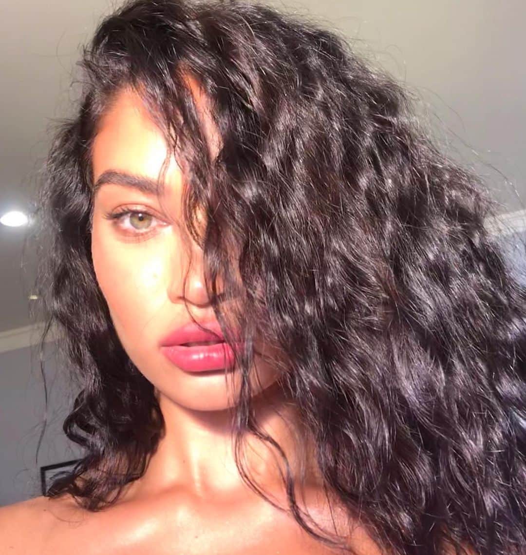 シャニーナ・シャイクのインスタグラム：「Natural 🌊」
