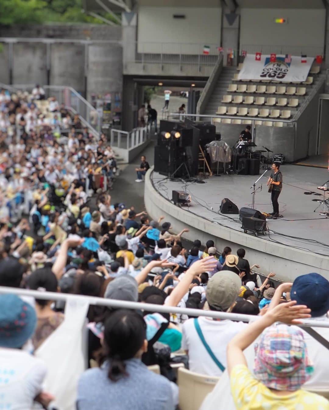 藤巻亮太さんのインスタグラム写真 - (藤巻亮太Instagram)「#マゴーソニック2019 有り難うございました！！ 素晴らしい共演者の皆様と、会場いっぱいの素敵なお客様とともに最高なステージでした！ #真心ブラザーズ 様、30周年本当におめでとうございます！！！」7月15日 11時40分 - ryota_fujimaki