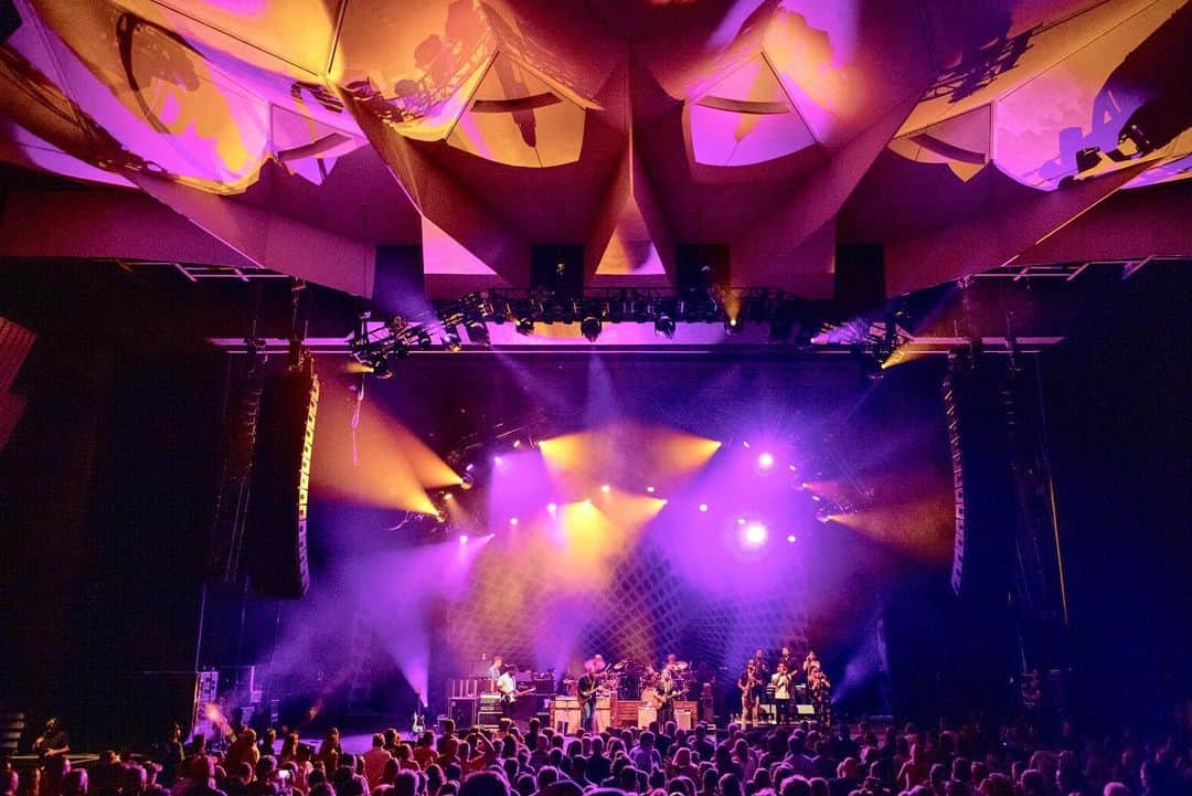 テデスキ・トラックス・バンドのインスタグラム：「“I Want More>Soul Sacrifice” to close out a magical Sunday set at SPAC. 📷: @marcissistic」