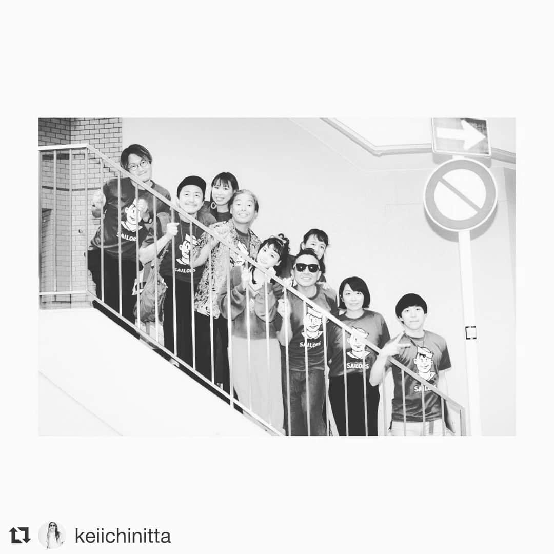 若旦那さんのインスタグラム写真 - (若旦那Instagram)「僕も載ってます！ #Repost @keiichinitta with @get_repost ・・・ 「セーラーズ」誕生40周年を祝し、 完全復刻デザインのショルダーバッグが付録となった『SAILORS SHOULDER BAG BOOK』 （本体2,300円＋税） が7月19日に発売されます！皆んな買ってね！指原莉乃さんプロデュースのアイドルグループ「＝LOVE」の齊藤なぎさ さん、元おニャン子の立見里歌さん、白石麻子さん、内海和子さん、ありがとうございました😊撮影最高でした！  撮影 @keiichinitta  ヘアメイク @noboruok  スタイリング @teoshi  プロデュースはもちろん三浦静加さんことシーちゃん！ @sailors.co .  #セーラーズ#ムック本#宝島社  #7月19日発売#sailors  #三浦静加 #sailors #80年代 #80s #おニャン子クラブ #マイケルジャクソン #michaeljackson #齊藤なぎさ #なーたん #イコラブ #内海和子 #立見里歌 #白石麻子」7月15日 11時51分 - waka__danna