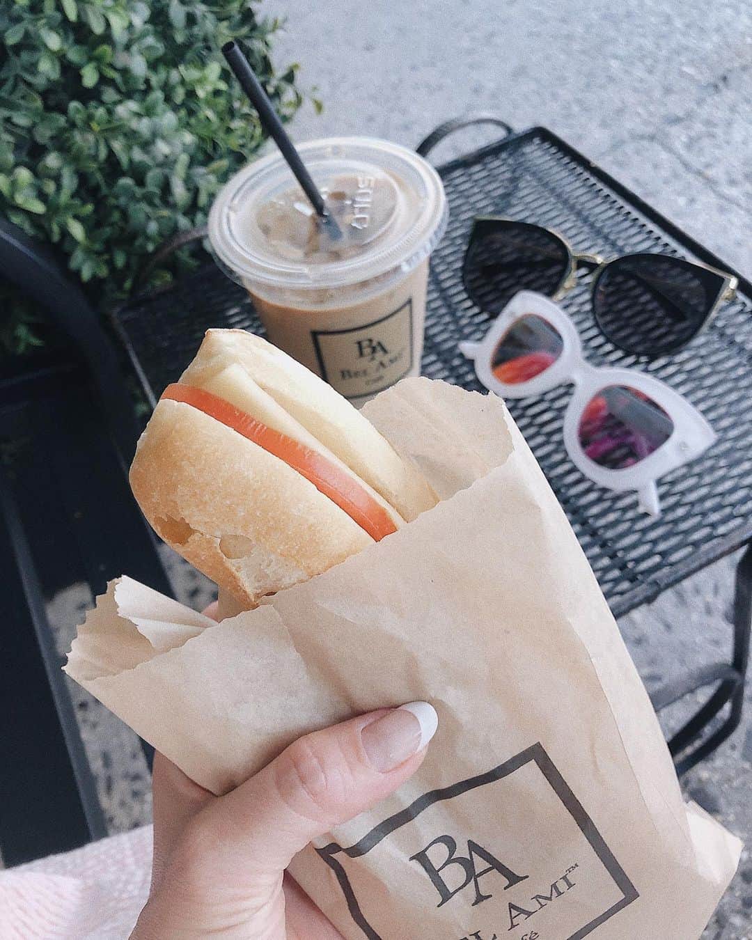 翁安芸さんのインスタグラム写真 - (翁安芸Instagram)「Petite baguette 🥖 ❤️ #breaktime #uppereastside #cafe #newyork #ニューヨーク」7月15日 2時56分 - akinyc