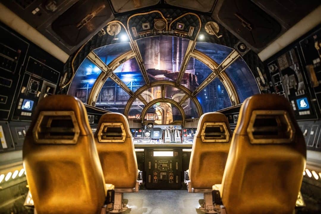Disneyさんのインスタグラム写真 - (DisneyInstagram)「"Chewie, we’re home." The fastest hunk of junk is in your hands on Millennium Falcon: Smugglers Run, now open at @starwars: #GalaxysEdge at @disneyland Resort.」7月15日 3時00分 - disney