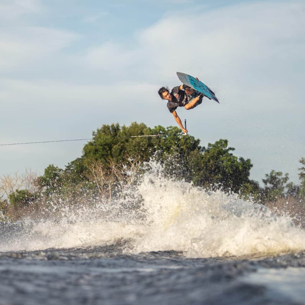 手塚翔太さんのインスタグラム写真 - (手塚翔太Instagram)「Finished 9th on 3rd stop of @supra_boats @prowakeboardtour yesterday at Ypsilanti, MI😎 Didn’t rode my best but still had fun times! Looking forward next one🤘🏻🔥 📷:@flashgarrison #wakefan」7月15日 3時03分 - shotatezuka