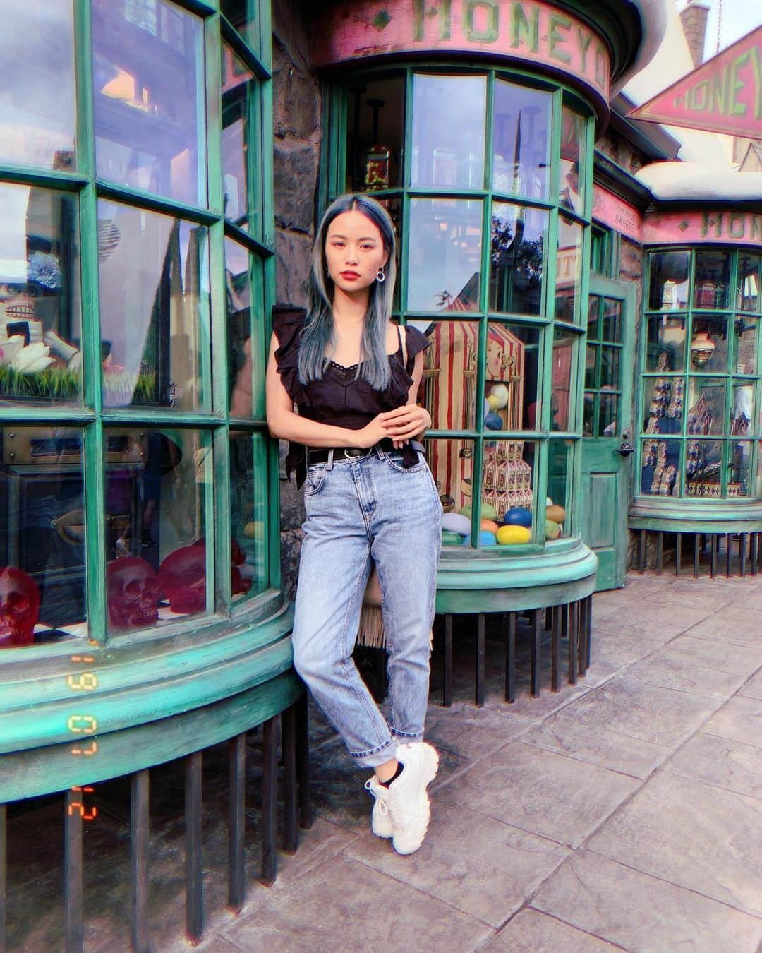 Yukiさんのインスタグラム写真 - (YukiInstagram)「”Expecto Patronum!” If only I lived in the wizarding world of Harry Potter 🧙🏻‍♀️✨⚡️WHAT HOUSE WOULD YOU BE IN?! • • • • • • • #universalstudios #harrypotterworld #honeydukessweetshop」7月15日 3時03分 - yukibomb