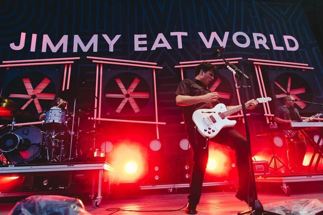 Jimmy Eat Worldさんのインスタグラム写真 - (Jimmy Eat WorldInstagram)「Camden tonight! We’re on stage at 7:45. Let’s hang out k? 📸: @j_tylr」7月15日 3時19分 - jimmyeatworld