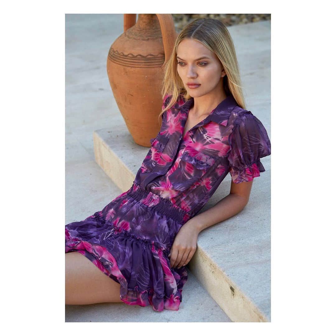 ティーバッグスさんのインスタグラム写真 - (ティーバッグスInstagram)「Watercolor florals ✨ The Eldy dress, available on @verishop. #MISAworld」7月15日 3時30分 - misa_losangeles