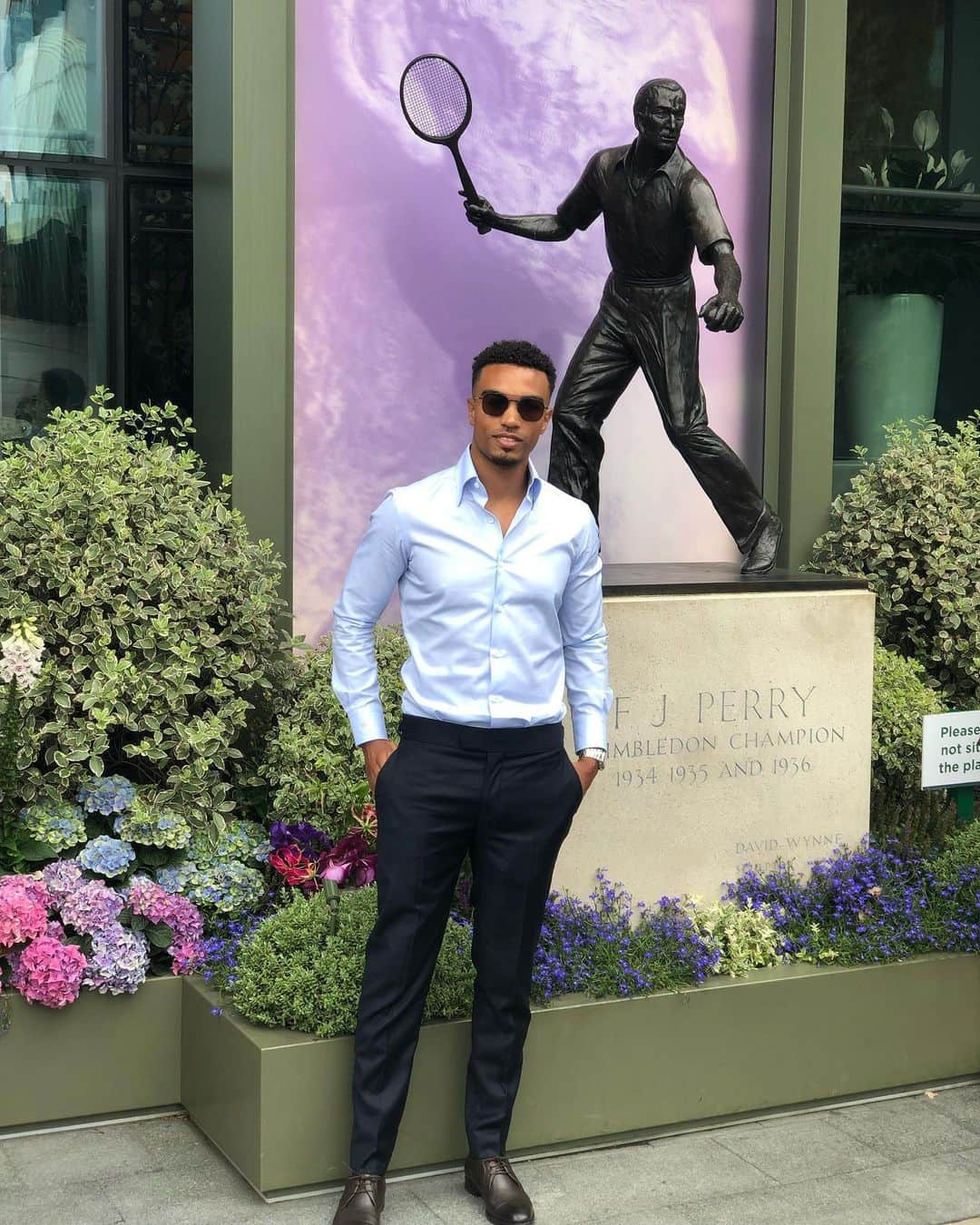 ジュニア・スタニスラスさんのインスタグラム写真 - (ジュニア・スタニスラスInstagram)「Wow, what a final that was! I wanted a Federer win, but top quality tennis from both players. #wimbledon #tennis #federer #novakdjokovic @signature_bespoke」7月15日 3時46分 - juniorstanislas