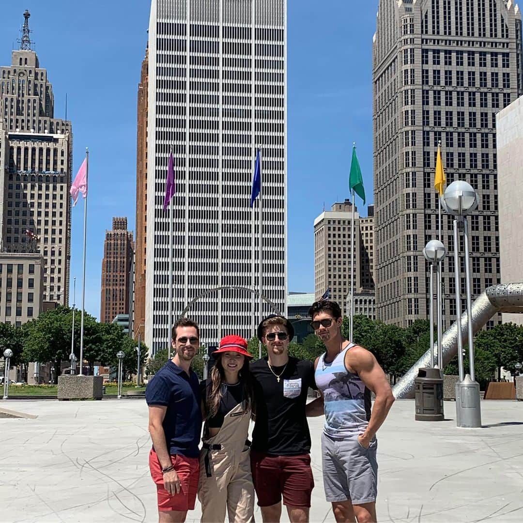 アレックス・ブノワのインスタグラム：「The Sunday crew takes Detroit (Ft. Power Rangers pose)」