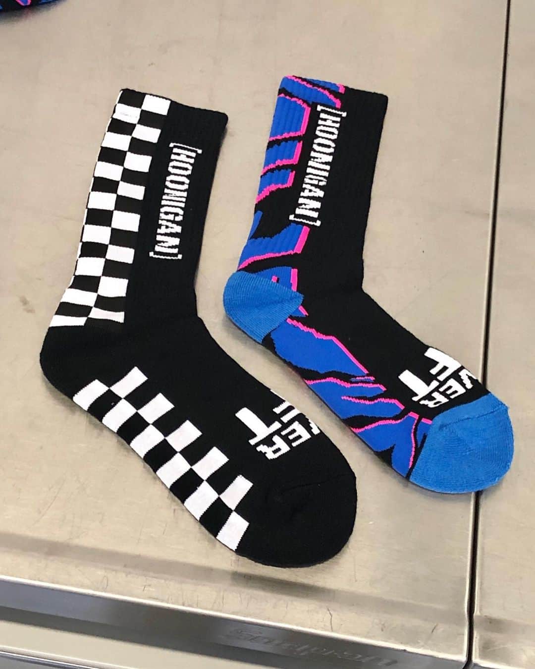 ケン・ブロックさんのインスタグラム写真 - (ケン・ブロックInstagram)「I ❤️ getting new socks from @theHoonigans. I’m especially digging these new designs. Get ’em while they last at #hooniganDOTcom」7月15日 3時43分 - kblock43