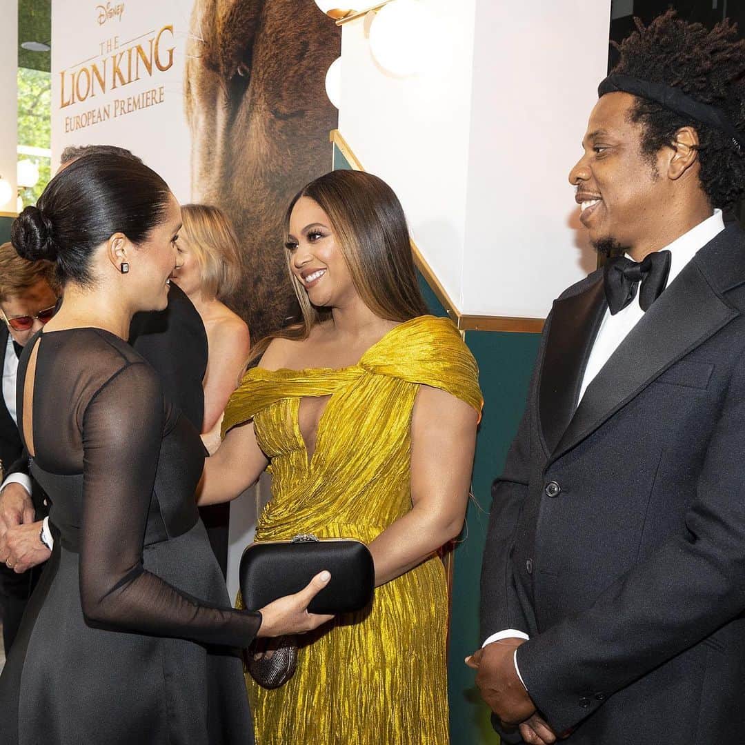 Just Jaredさんのインスタグラム写真 - (Just JaredInstagram)「The British royals meet the American royals! Here’s the moment when Prince Harry and Meghan Markle met @beyonce and Jay-Z at the @lionking London premiere! #PrinceHarry #MeghanMarkle #Beyonce #JayZ #TheLionKing Photos: Getty」7月15日 3時54分 - justjared