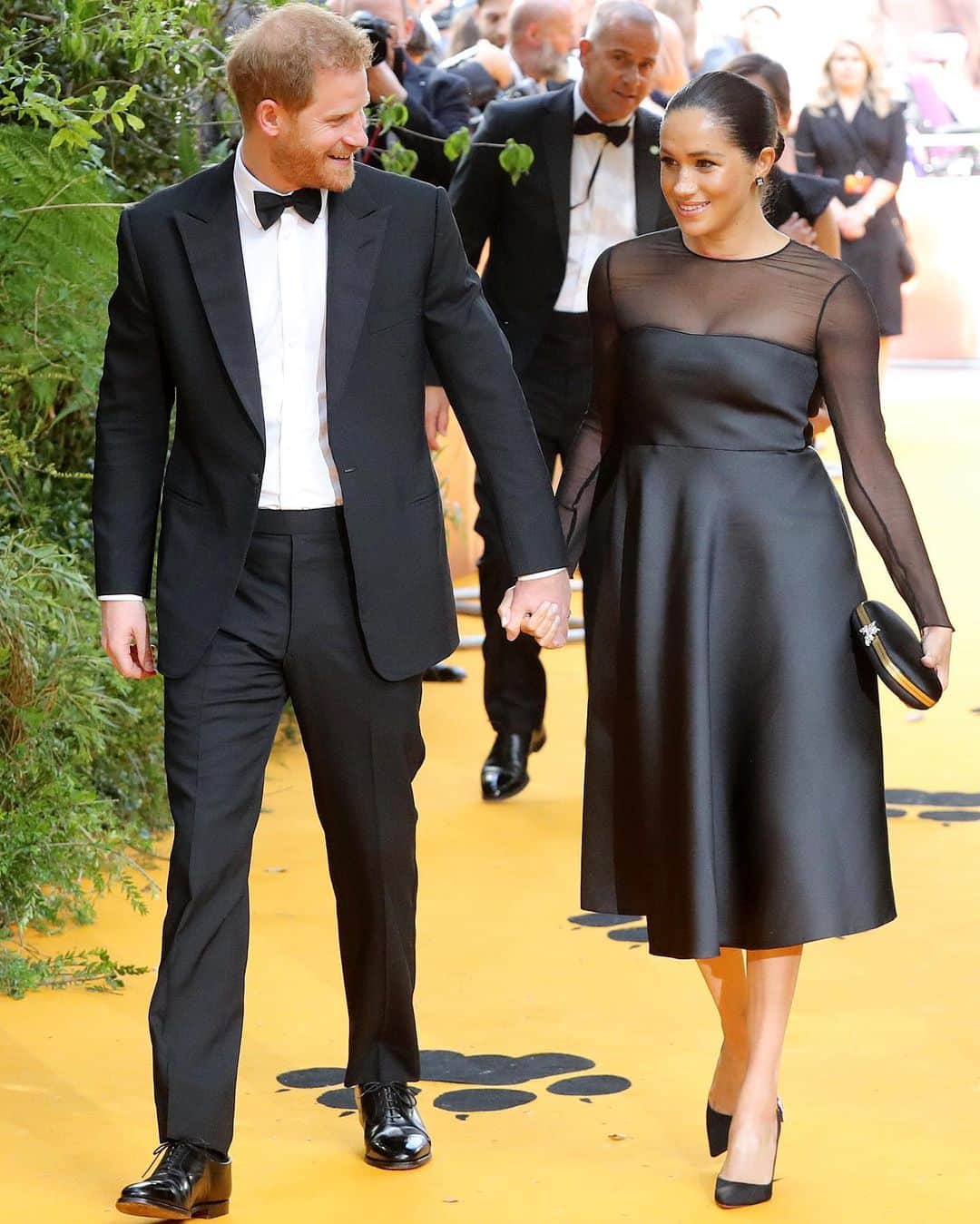 Just Jaredさんのインスタグラム写真 - (Just JaredInstagram)「Prince Harry and Meghan Markle (in @jasonwu) hold hands while walking their first red carpet as a royal couple. They were special guests at the @lionking European premiere! #PrinceHarry #MeghanMarkle #JasonWu #TheLionKing Photos: Getty」7月15日 3時47分 - justjared